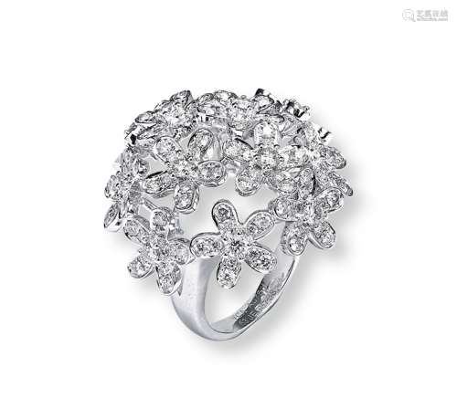 梵克雅宝（Van Cleef & Arpels）花型戒指