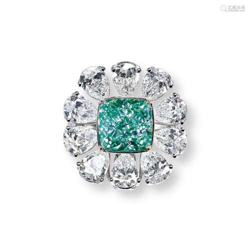 4.3克拉枕形淡彩绿钻石戒指