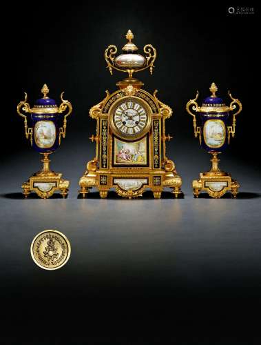 路易十六风格铜鎏金装饰塞夫勒样式钴蓝地嵌珠手绘彩瓷壁炉钟三件套组