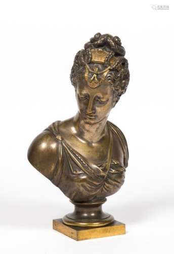 D'après Jean Goujon. Buste de Diane de Poitiers, bronze argenté, sur piédouche et base carrée. Fonte ancienne (H : 41 cm) (désargentures)