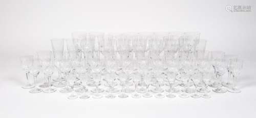 SAINT LOUIS. Service de verres en cristal modèle Chantilly, comprenant : 15 verres à eau, 12 verres à vin, 16 verres à Porto, 12 verres à liqueur et 10 flûtes (égrenure sur trois verres)