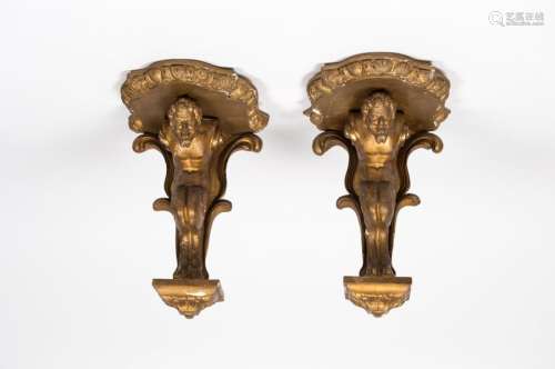 Paire de consoles d'appliques en bois et plâtre doré, à décor d'un faune. Seconde moitié du XIXème siècle (39 x 27 x 33 cm) (accidents et manques)