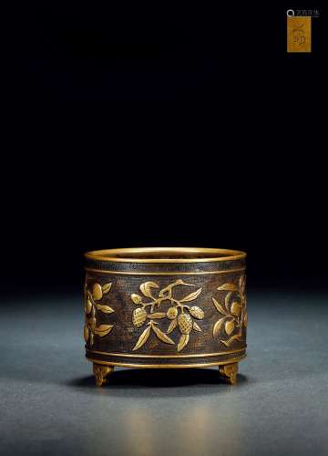 明-清•文明款锦地花卉纹铜鎏金筒式炉