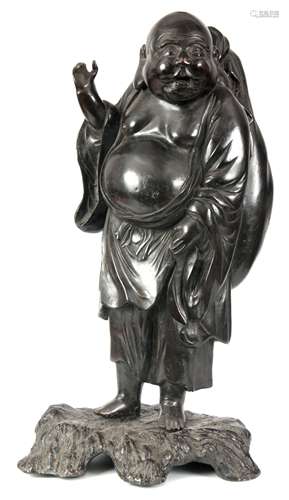 A18TH / 19TH CENTURY CHINESE BRONZE SCULPTURE OF A STANDING HOTTIE mounted on a naturalistic base