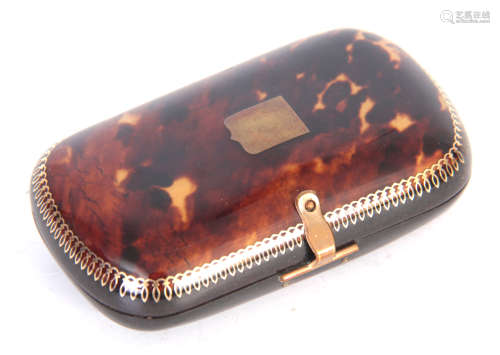 A 19TH CENTURY TORTOISESHELL GOLD INLAID PURSE with wirework decorated border, the hinged top