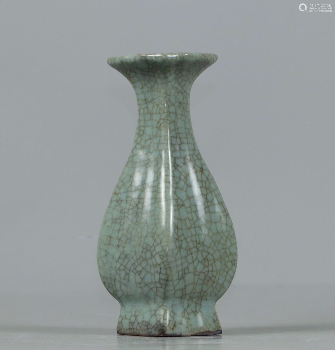 南宋官窑瓜棱瓶