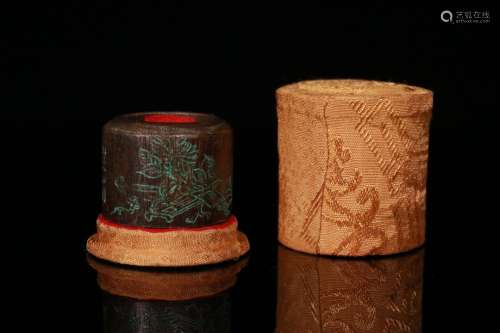 An Agarwood Poetry Carving Thumb Ring