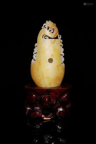 A Hetian Jade Dragon Carving Ornament