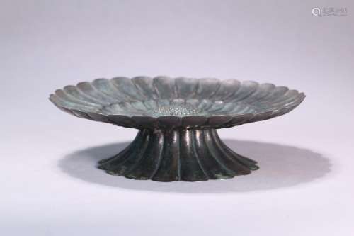 A Silver Floral Carving Plate