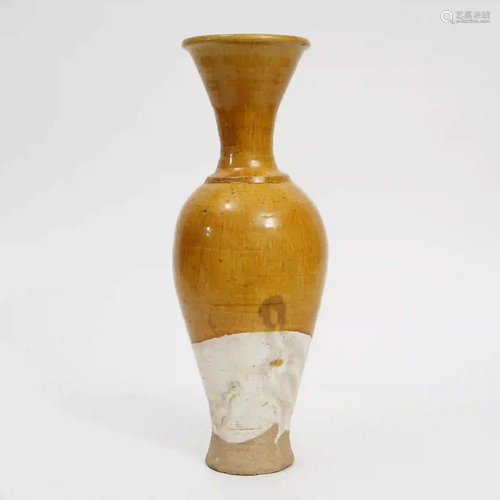 A Yellow-glazed Vase, Liao Dynasty