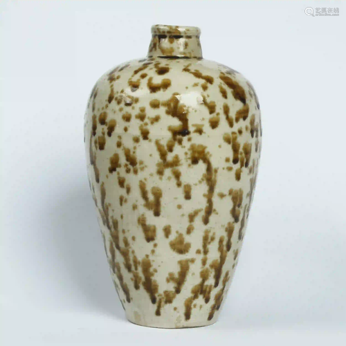 A Jizhou Kiln Plum Vase, Song Dynasty