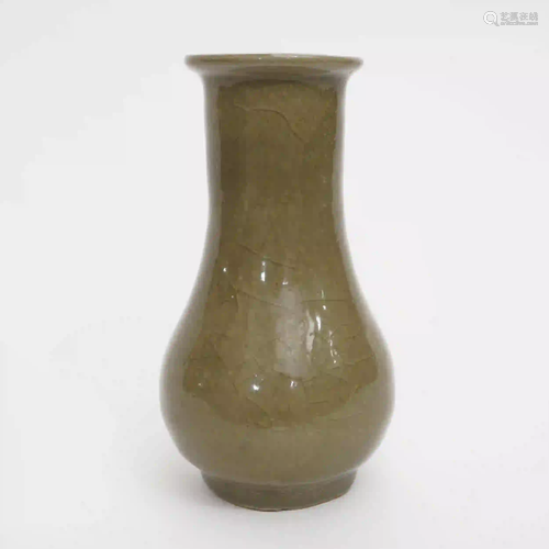 A Longquan Kiln Vase with Yellow Glaze, Southern Song