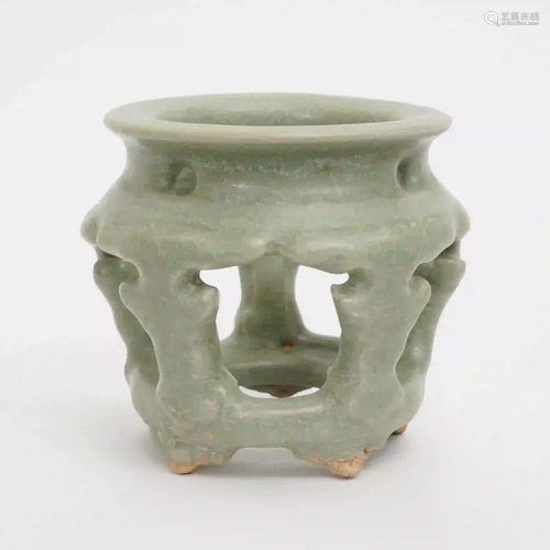 A Longquan Celadon Receptacle, Song Dynasty