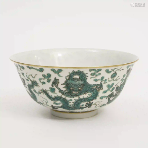 A Famille Rose Bowl with Green Dragon Pattern, Daoguang