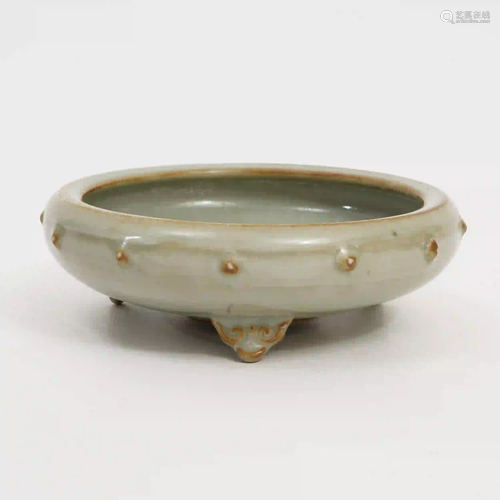 A Longquan Celadon Plate with Drum-nail Decoration,