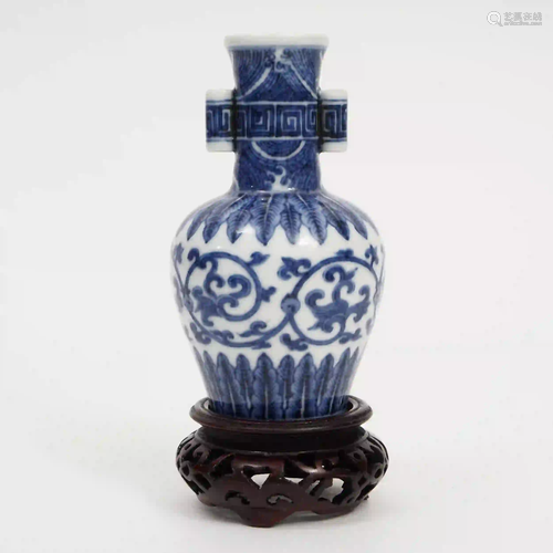 A Blue and White Vase with Ears, Late Qing Dynasty