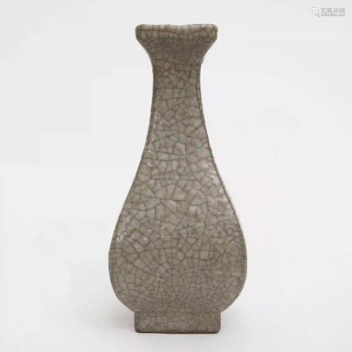 A Square-shaped Bottle of Ge Kiln, Ming Dynasty