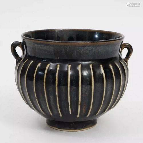 A Cizhou Kiln Double-line Jar, Jin Dynasty