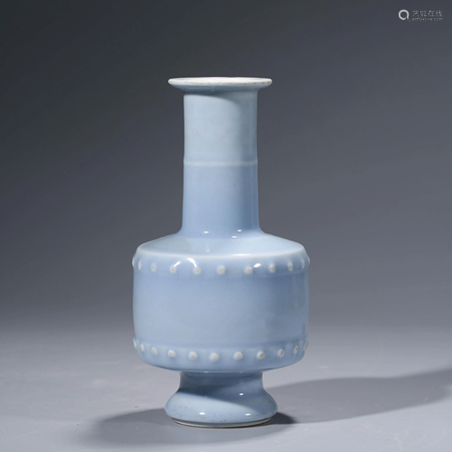 A CHINESE BLUE-GLAZED PORCELAIN VASE, KANGXI MARK