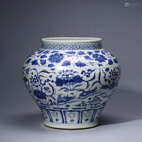 A LARGE CHINESE BLUE & WHITE LOTUS & POENY PORCELAIN