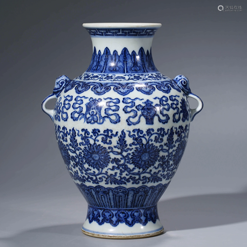 A CHINESE BLUE & WHITE PORCELAIN VASE,QIANLONG MARK