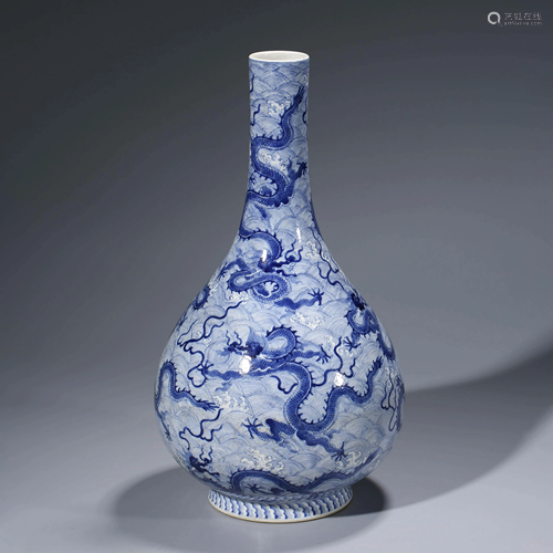 A CHINESE BLUE & WHITE PORCELAIN VASE, YONGZHENG MA…