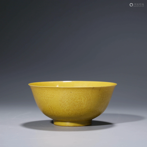 A PAIR OF CHINESE YELLOW-GLAZED PORCELAIN BOWLS,