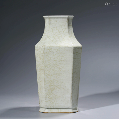 A CHINESE GUAN-TYPE KILN OCTAGON PORCELAIN VASE,