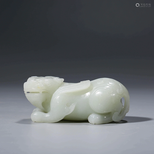 A CHINESE WHITE JADE ANIMAL ORNAMENT