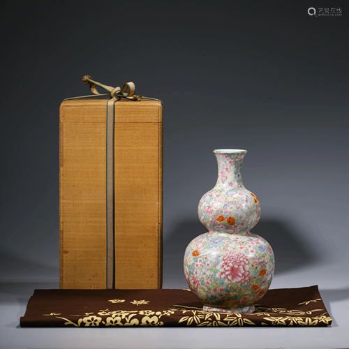 A RARE CHINESE FAMILLE ROSE DOUBLE-GOURD PORCELAIN V…