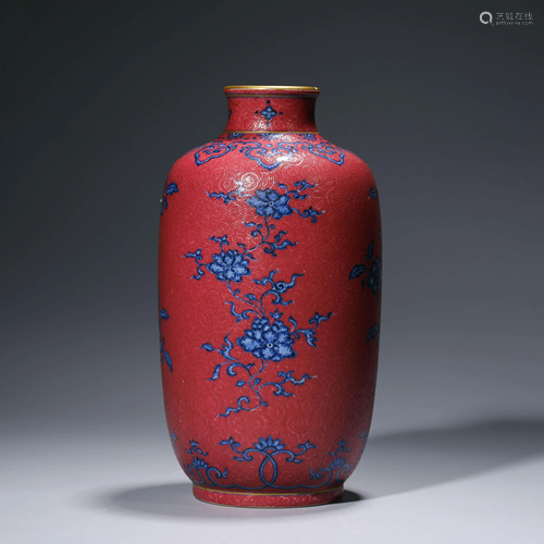 A CHINESE RED-GLAZED PORCELAIN VASE, YONGZHENG MA…