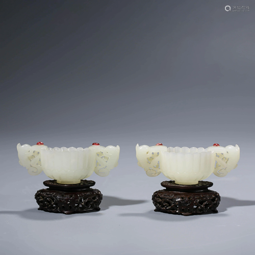 A PAIR OF CHINESE WHITE JADE CUPS & STAND