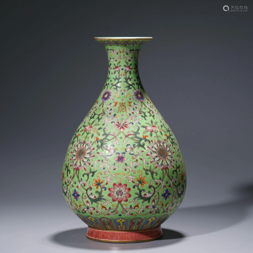 A CHINESE FAMILLE ROSE FLORAL PORCELAIN VASE, JIAQING