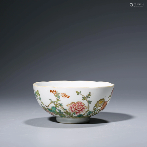 A CHINESE FAMILLE ROSE PORCELAIN BOWL