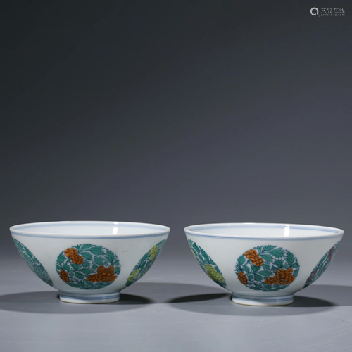 A PAIR OF CHINESE GUAN-TYPE KILN PORCELAIN BOWLS WITH