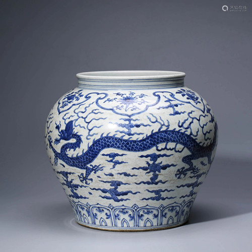 A RARE CHINESE BLUE & WHITE DRAGON PORCELAIN JAR WI…