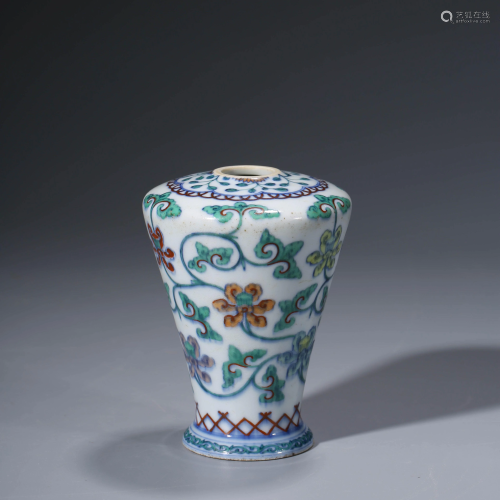A CHINESE DOUCAI PORCELAIN VASE WITH YONGZHEN…