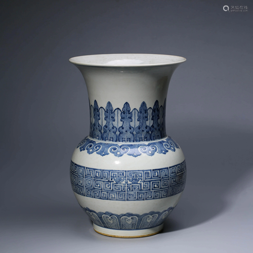 A CHINESE BLUE & WHITE VASE WITH QIANLONG MARK