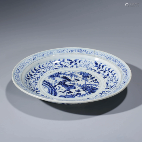 A CHINESE BLUE & WHITE WRAPPED FLORAL DEER PORCELAIN