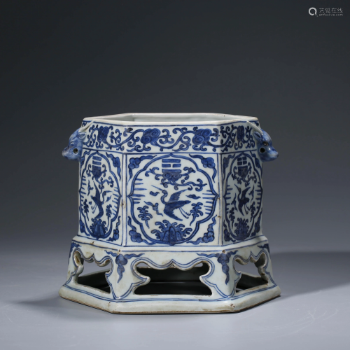A CHINESE BLUE & WHITE HEXAGONAL PORCELAIN INCENSE