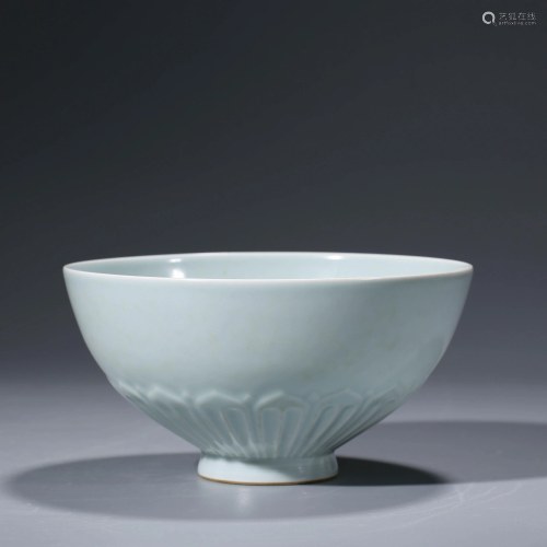 A CHINESE CELADON-GLAZED PORCELAIN BOWL WITH QIANLONG