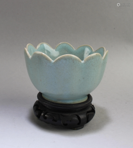 Antique Chinese Lotus-shaped Ruyao Bowl