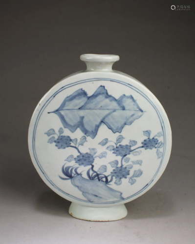 Korean Porcelain Moonflask Vase