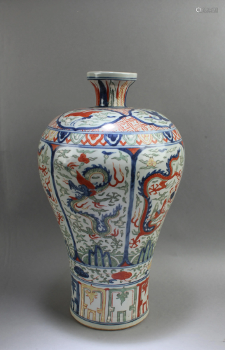 Chinese Wucai Meiping Vase