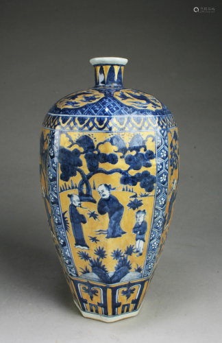 Chinese Octagonal-Shaped Porcelain Vase