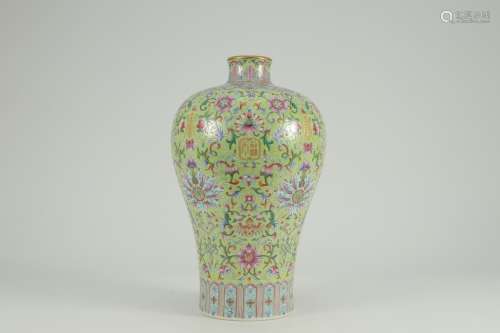 A Porcelain Grenameledn-Glazed Famille Rose Meiping Vase