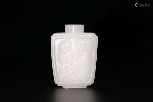 A Hetian Jade Floral Snuff Bottle