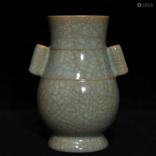 A Porcelain Ru Kiln Vase