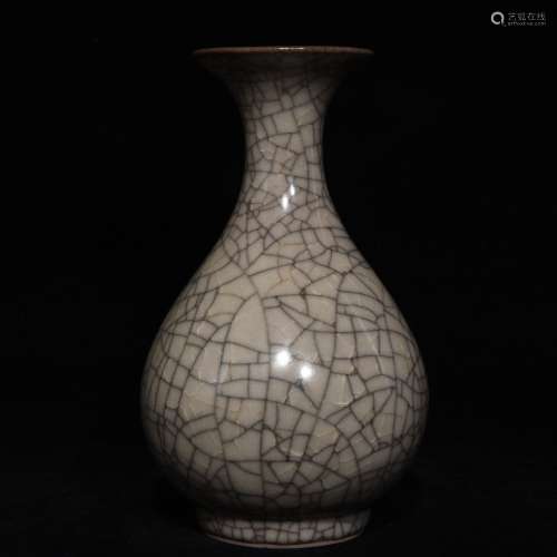 A Porcelain Ge Kiln Yuhuchunping Vase