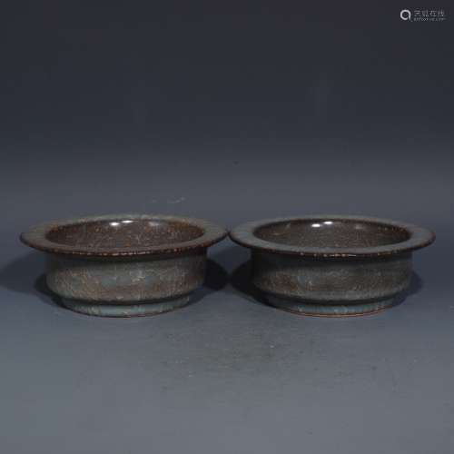 Pair Of Porcelain Guan Kiln Brush Washers